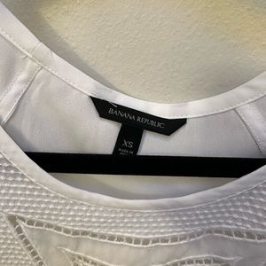 Banana republic women’s top. White. Clean.